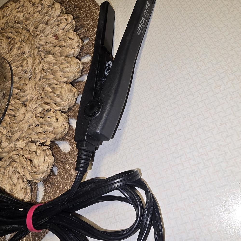 BedHead Yellow and Black Hair Straightener - Picture 2 of 8
